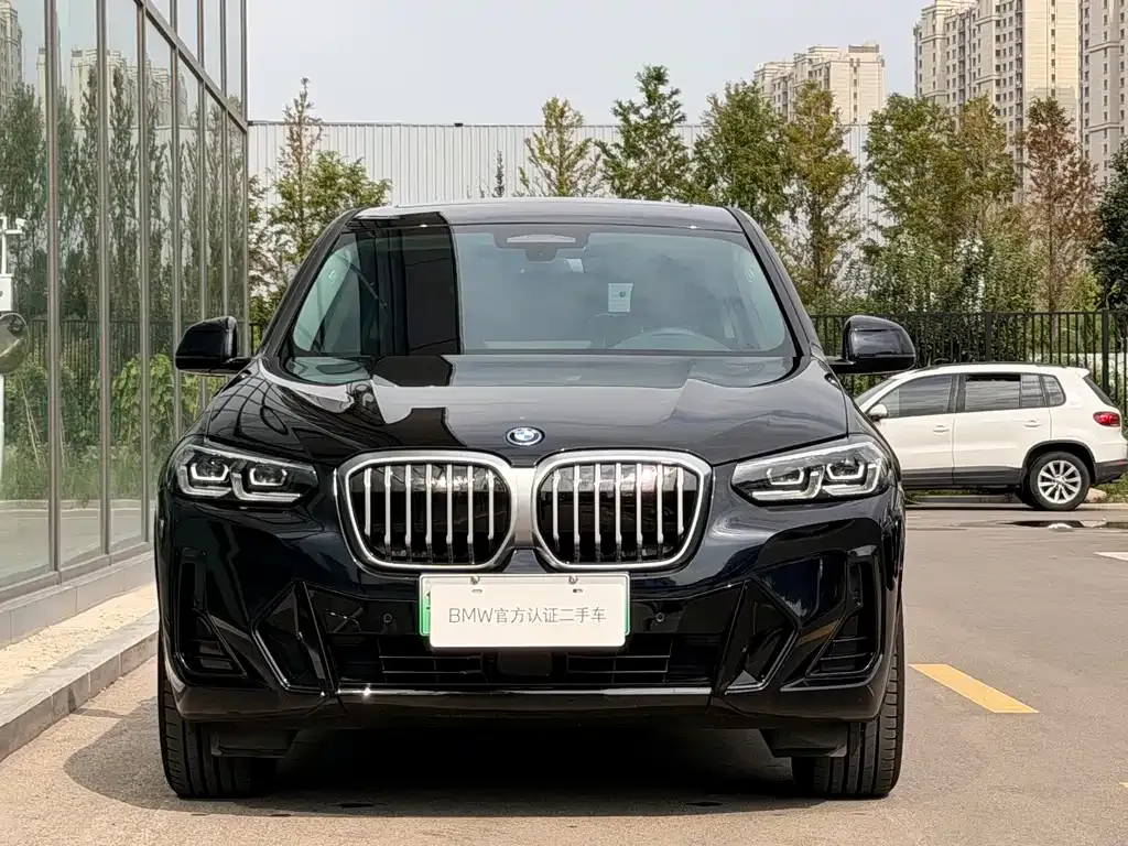 BMW iX3 — фото 10