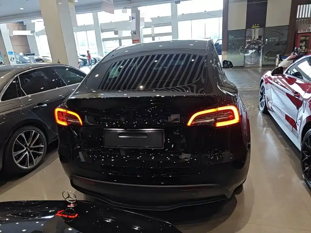 Tesla Model Y — фото 5