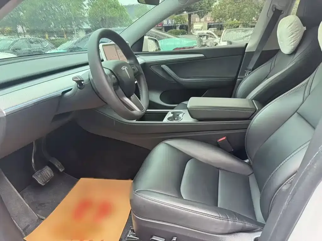Tesla Model Y — фото 10