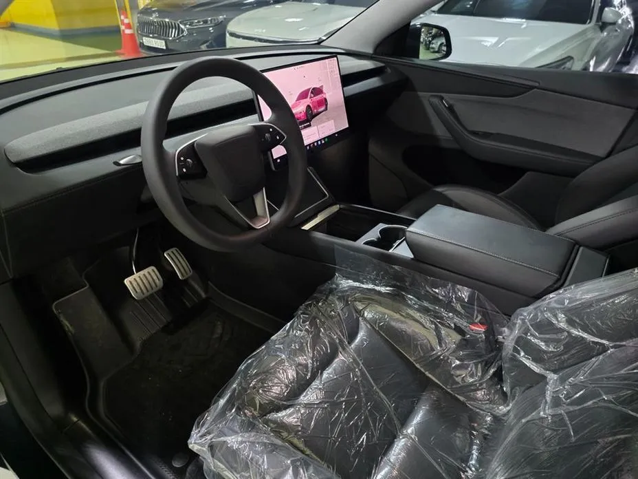 Tesla Model Y — фото 10