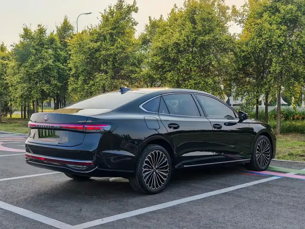 Volkswagen Passat — фото 8
