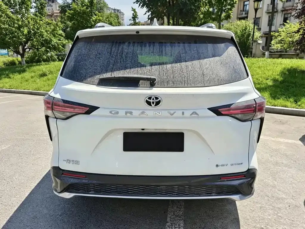 Toyota Granvia — фото 6