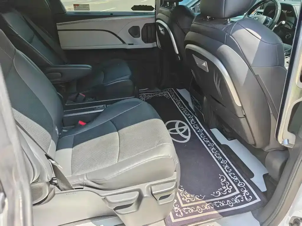 Toyota Granvia — фото 3