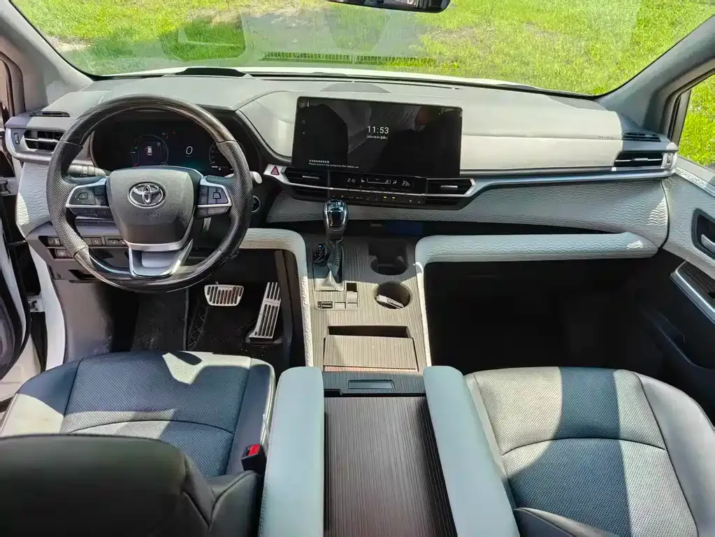 Toyota Granvia — фото 4