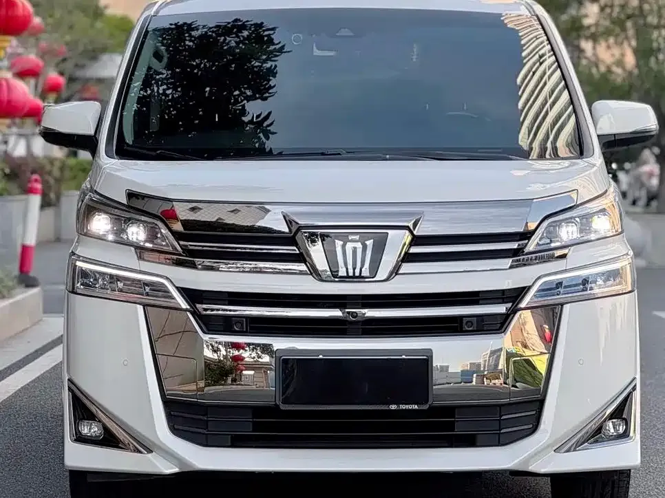 Toyota Vellfire — фото 9