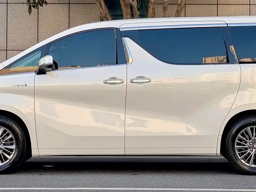 Toyota Vellfire — фото 2