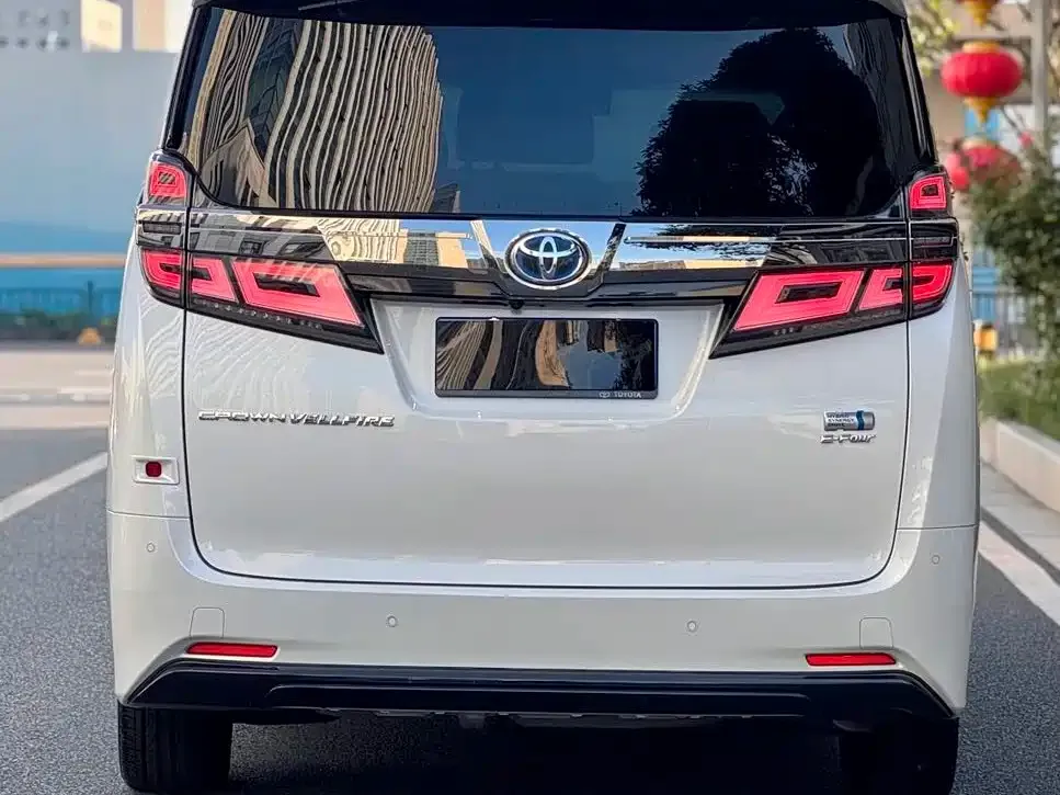Toyota Vellfire — фото 3
