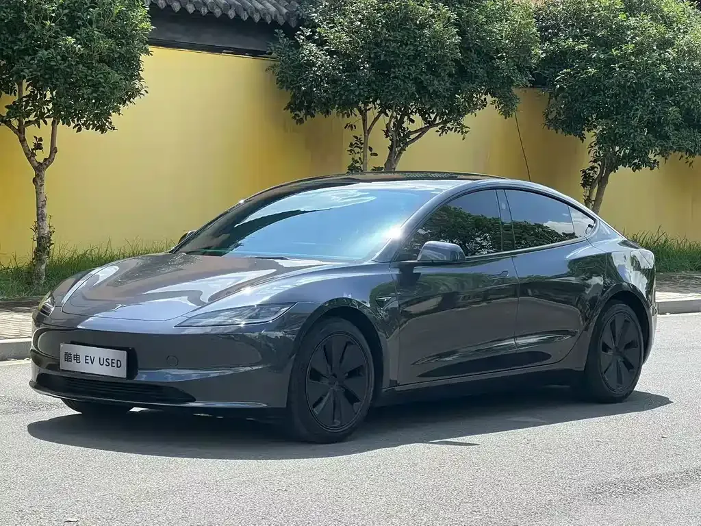 Tesla Model 3 — фото 1