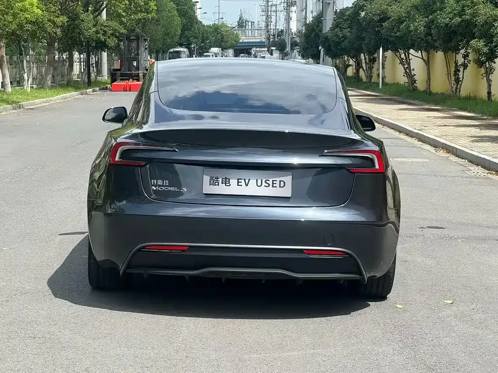 Tesla Model 3 — фото 7