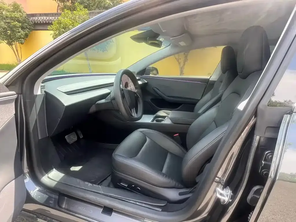 Tesla Model 3 — фото 4