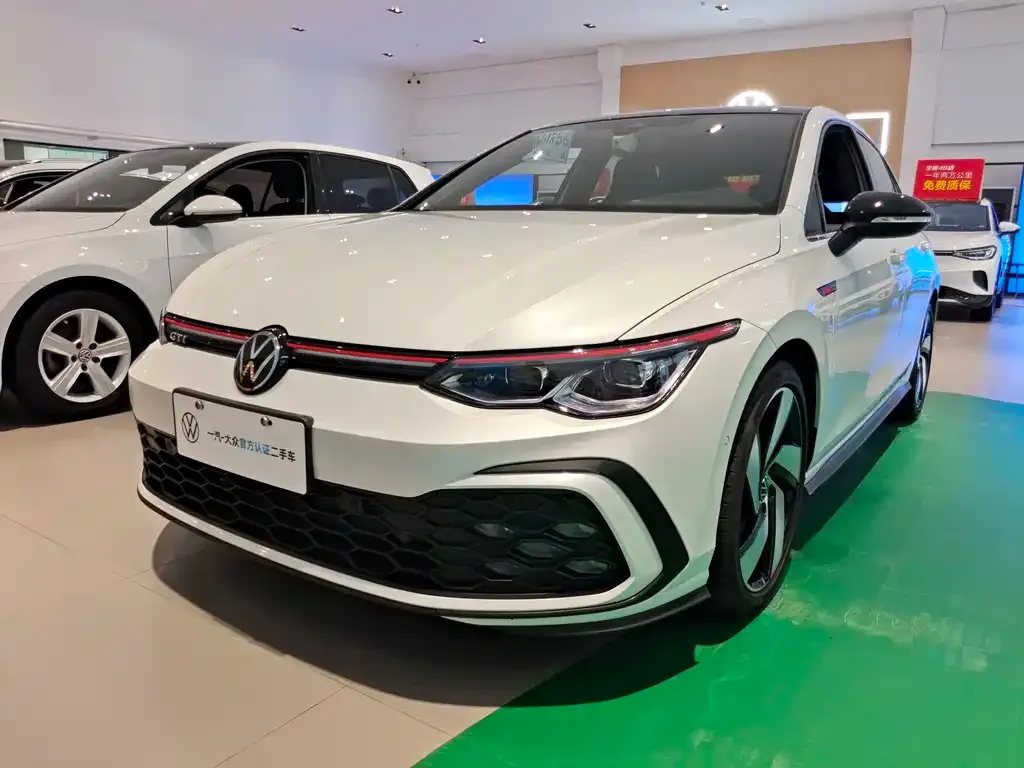 Volkswagen Golf GTI — фото 1