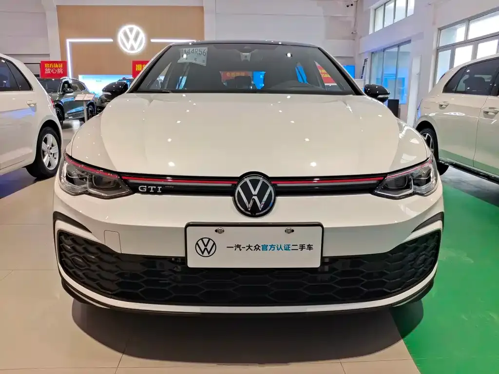 Volkswagen Golf GTI — фото 10