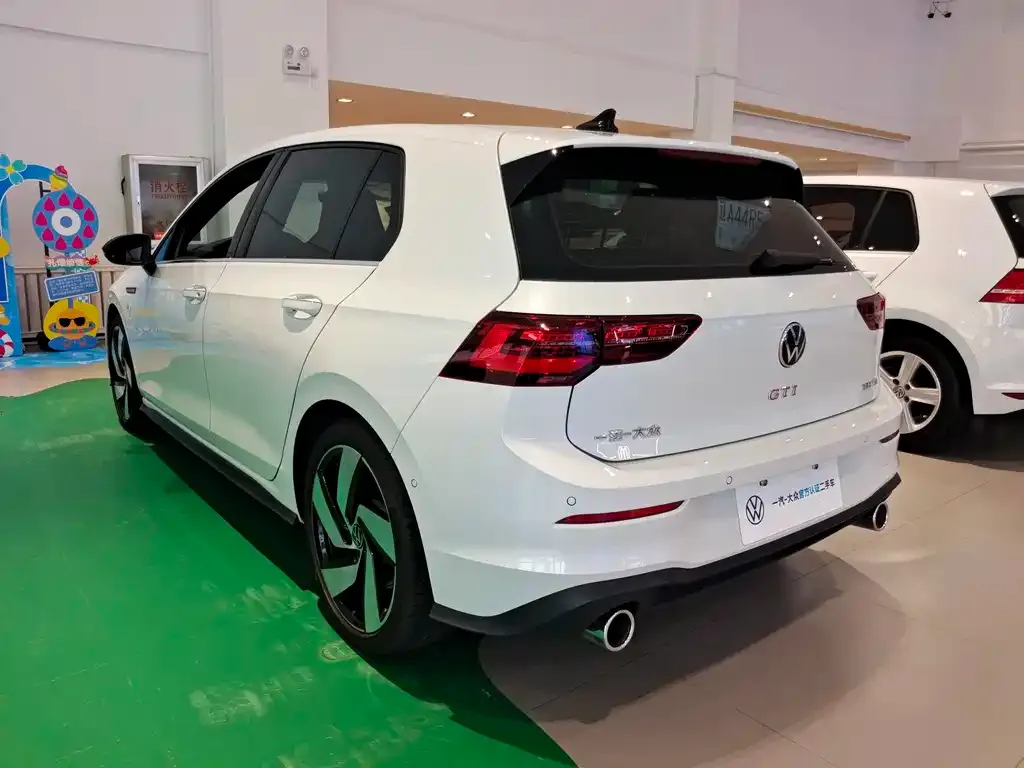 Volkswagen Golf GTI — фото 6