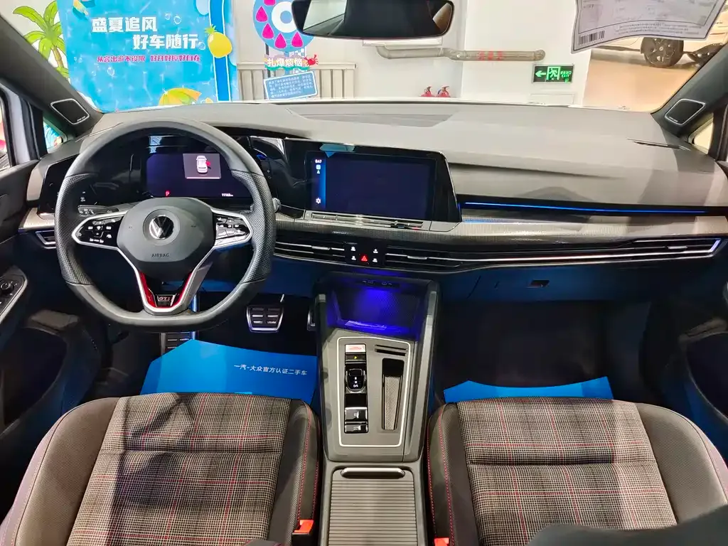 Volkswagen Golf GTI — фото 8