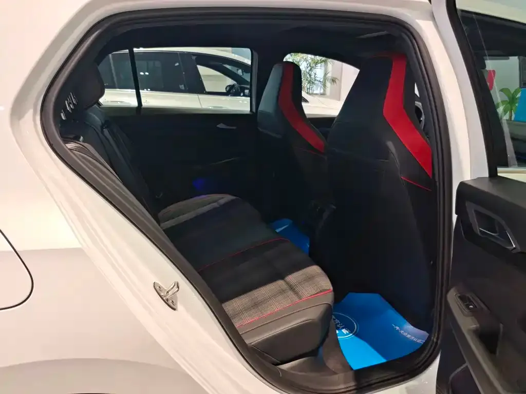 Volkswagen Golf GTI — фото 3