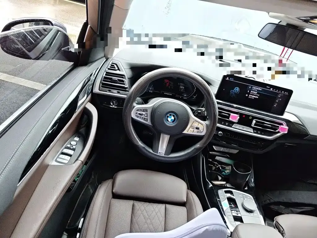 BMW iX3 — фото 9