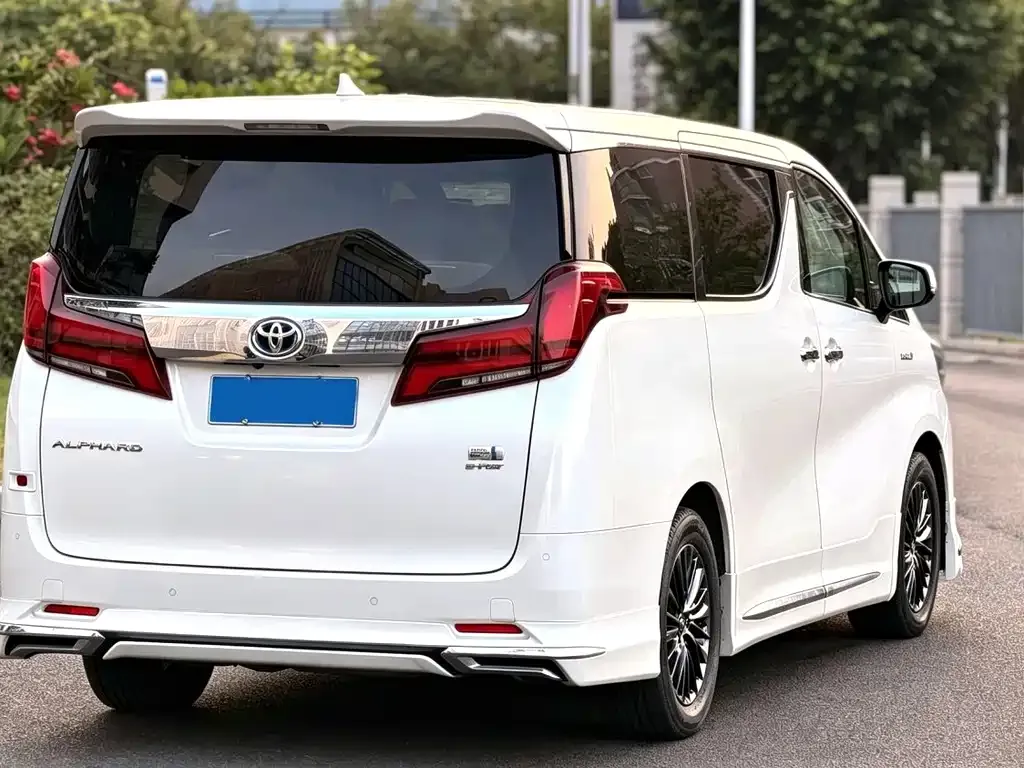 Toyota Alphard — фото 4