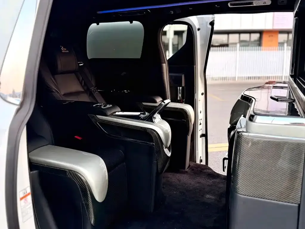 Toyota Alphard — фото 9