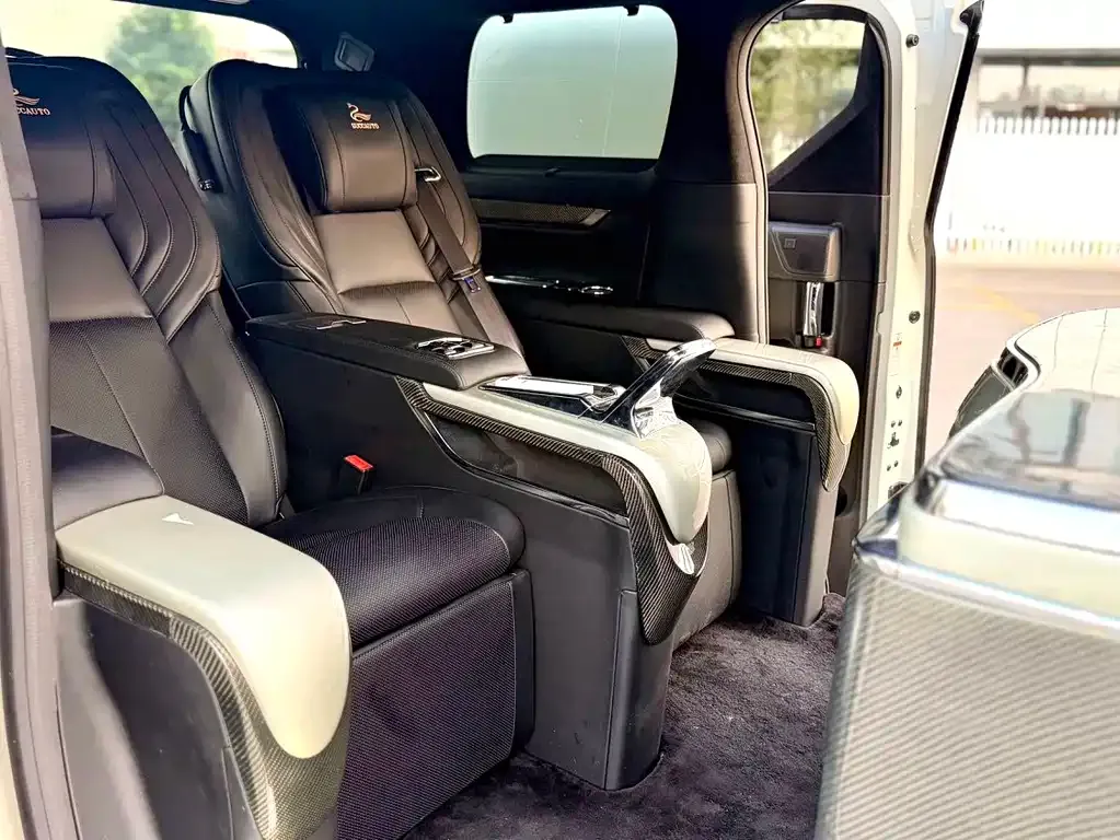 Toyota Alphard — фото 10