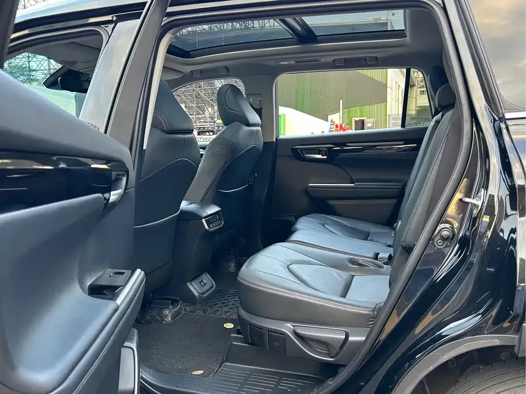 Toyota Highlander — фото 2