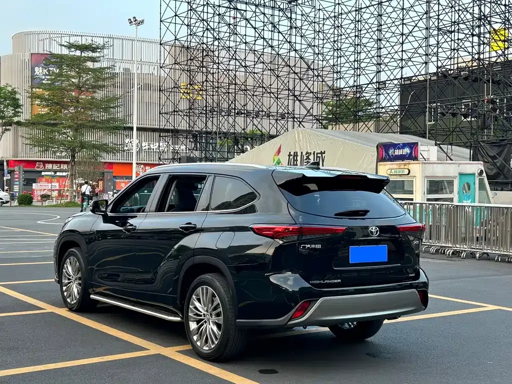 Toyota Highlander — фото 10