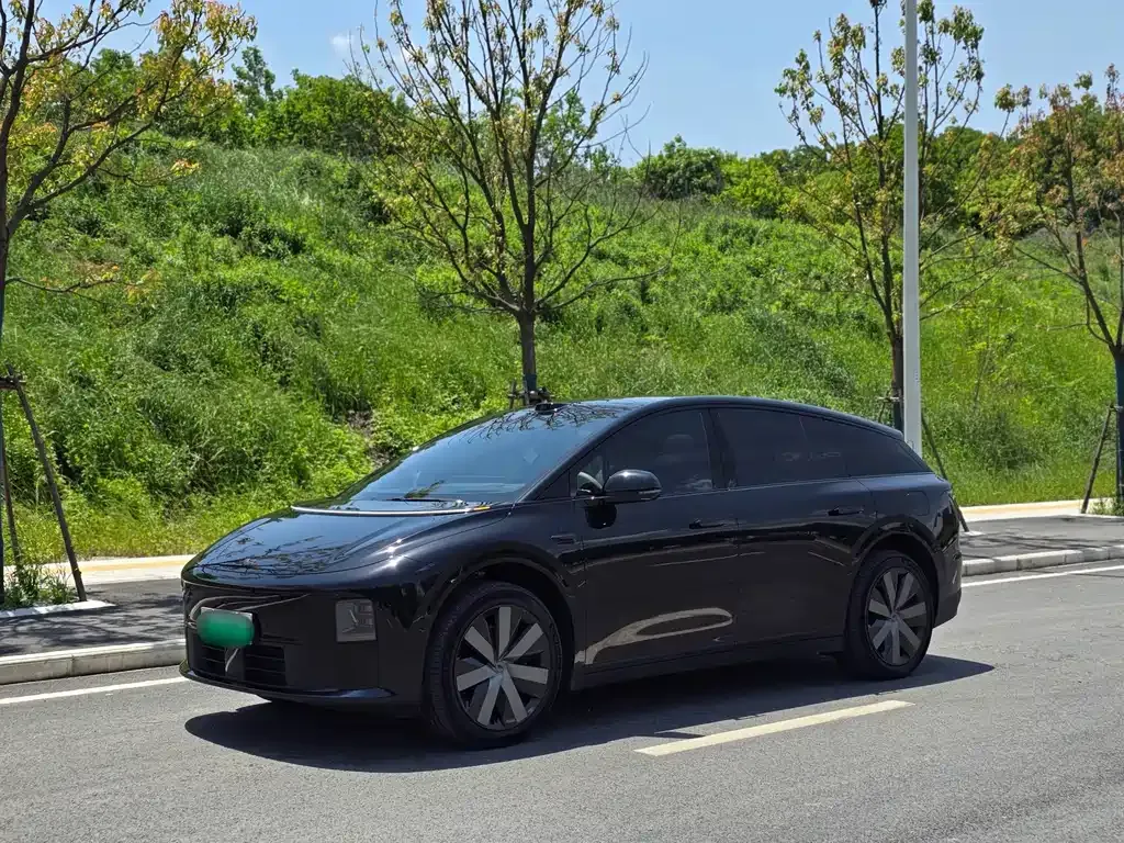 Li Auto i6 — фото 1