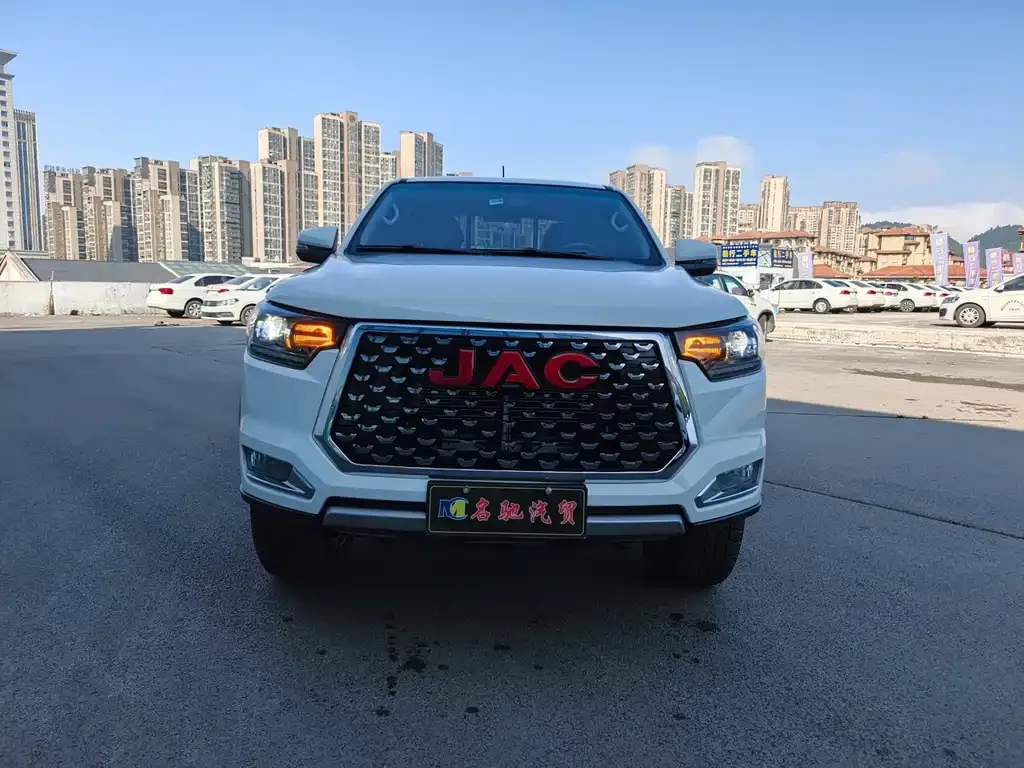 JAC T8 — фото 1
