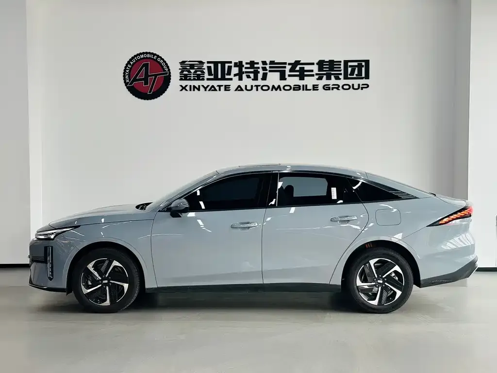 Geely Galaxy L6 — фото 6