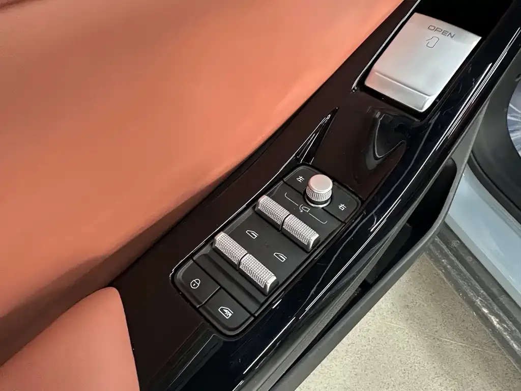 Geely Galaxy L6 — фото 7