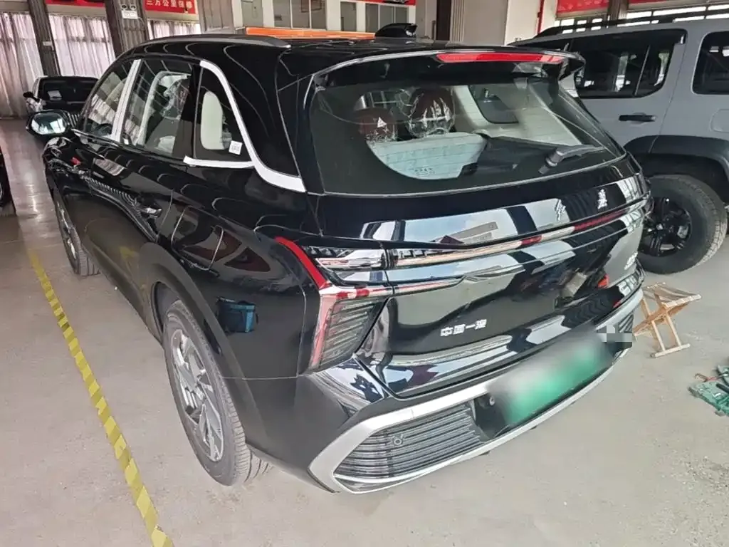 Hongqi HS3 PHEV — фото 3