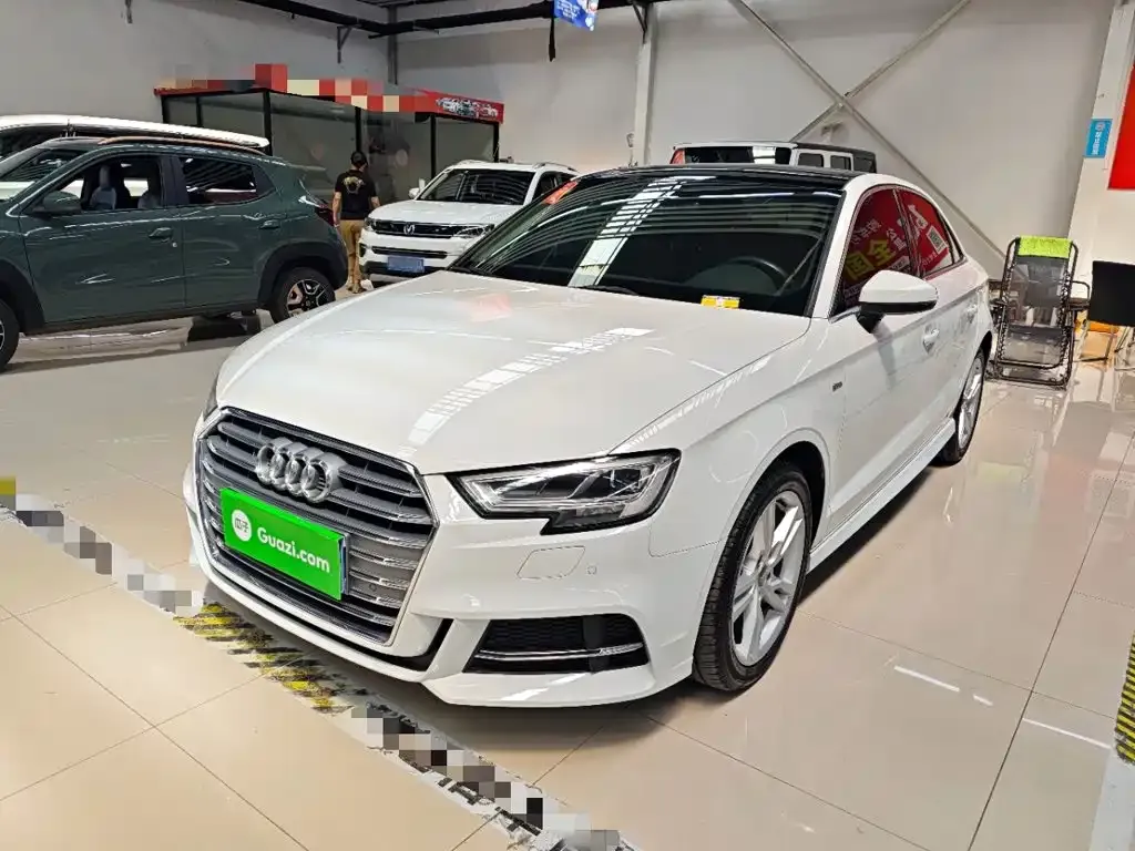 Audi A3 — фото 1