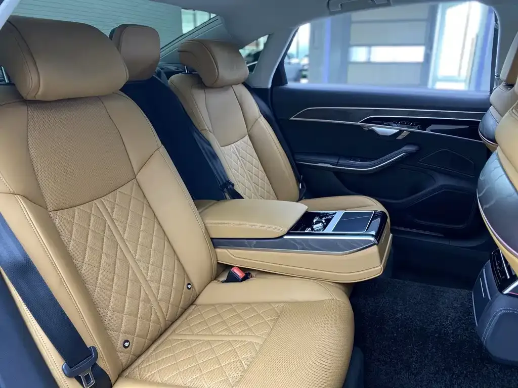 Audi A8 — фото 7