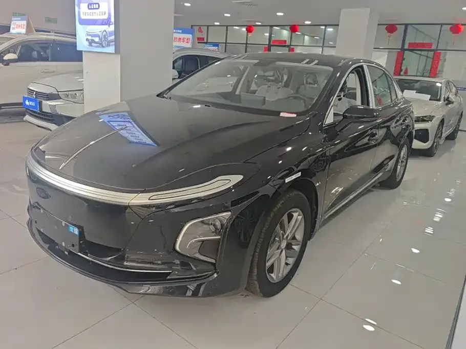 Hongqi E-QM5 — фото 1