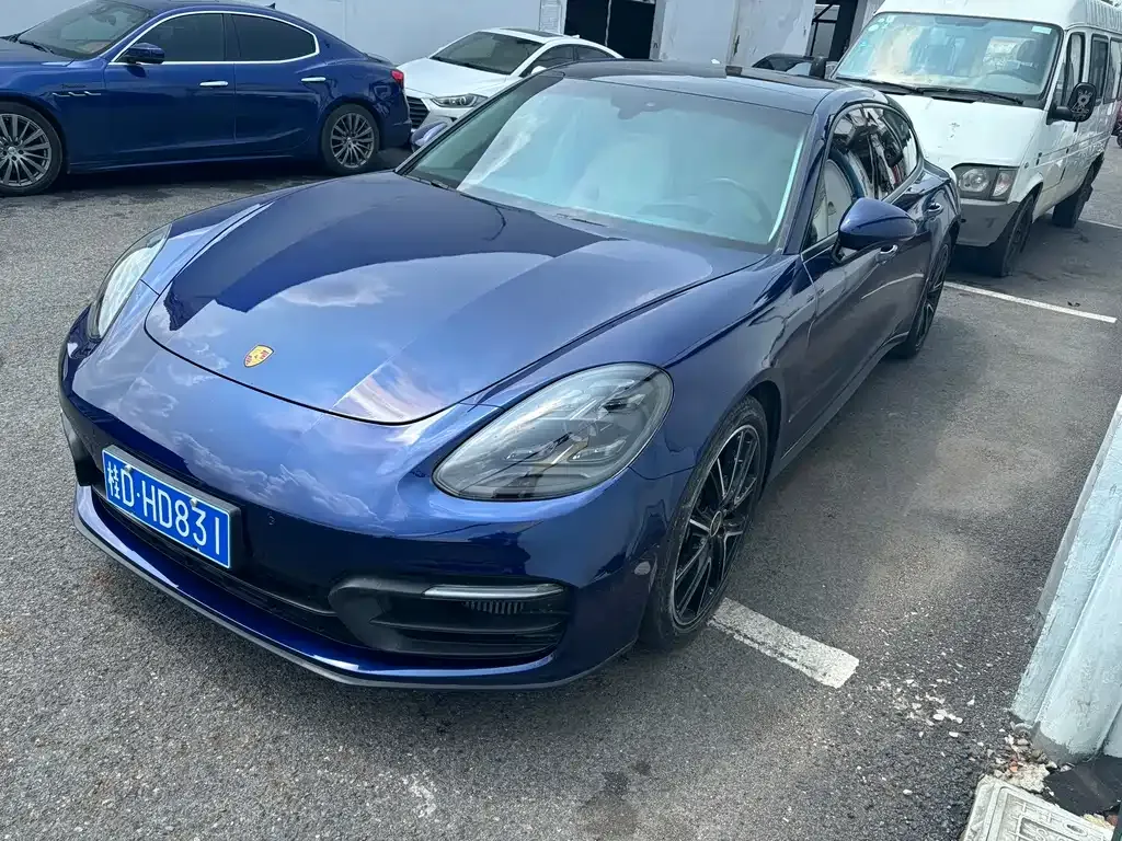 Porsche Panamera — фото 1