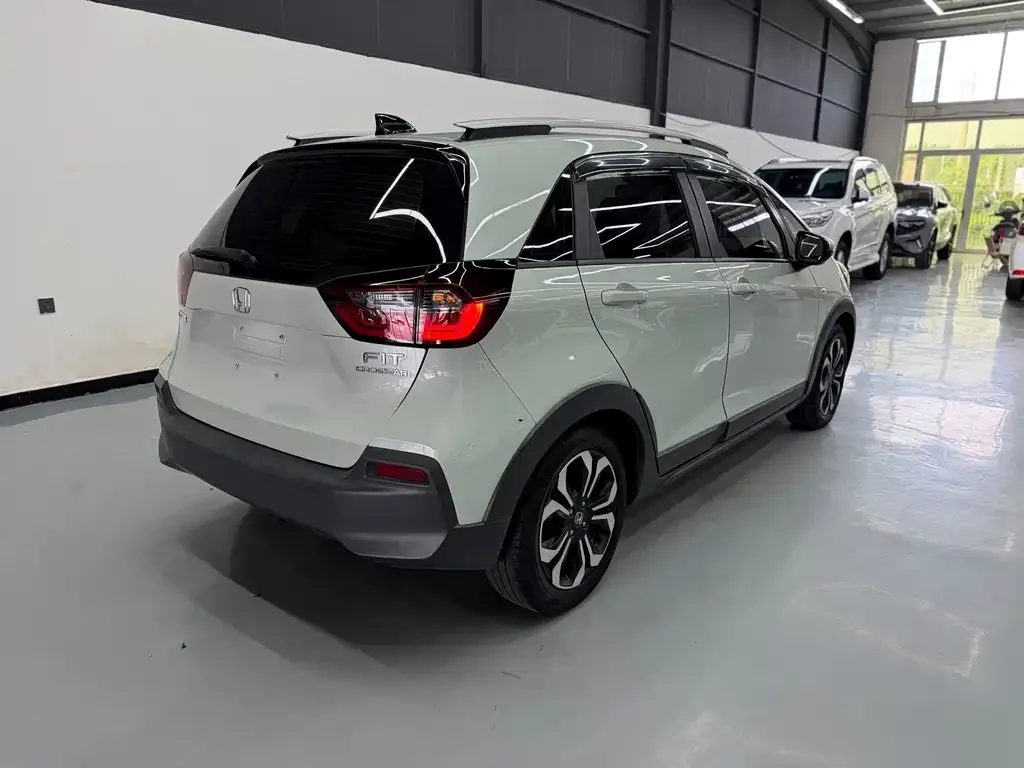 Honda Fit — фото 10