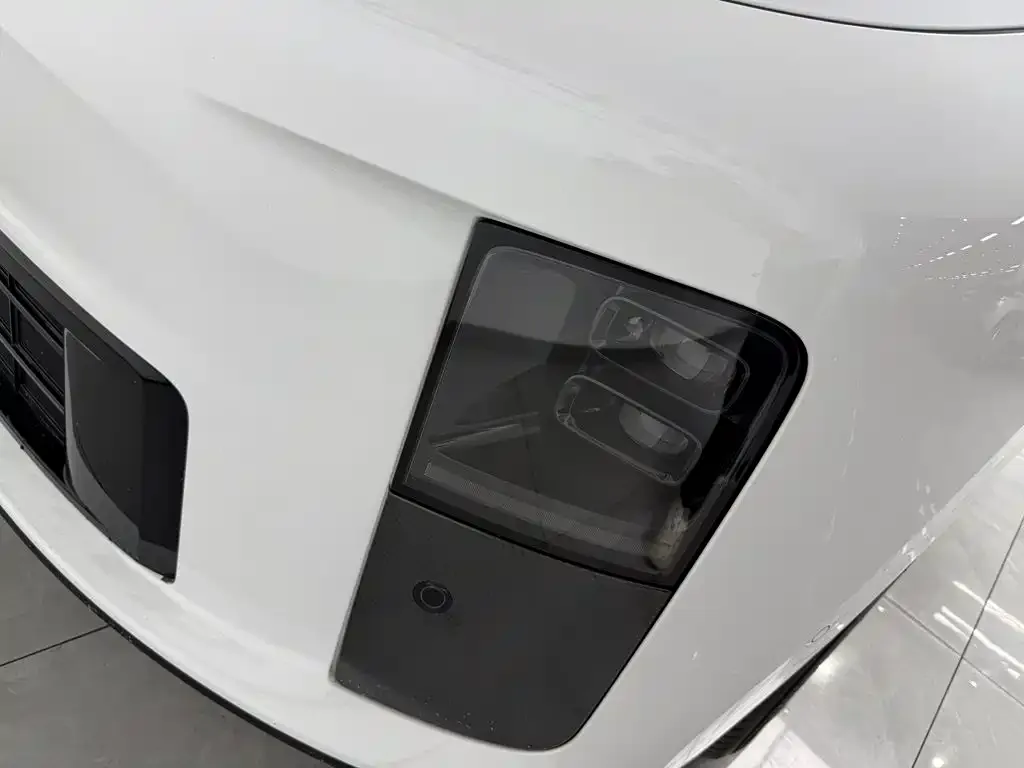 Li Auto i6 — фото 4