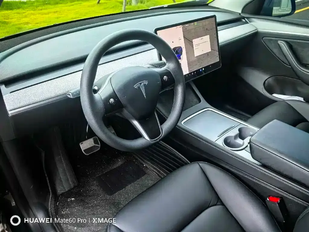 Tesla Model Y — фото 8