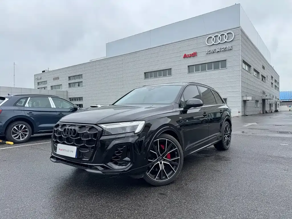 Audi Q7 — фото 1
