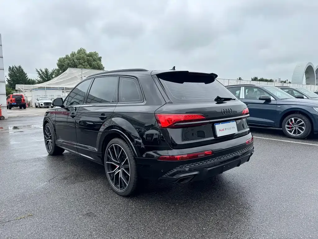 Audi Q7 — фото 10