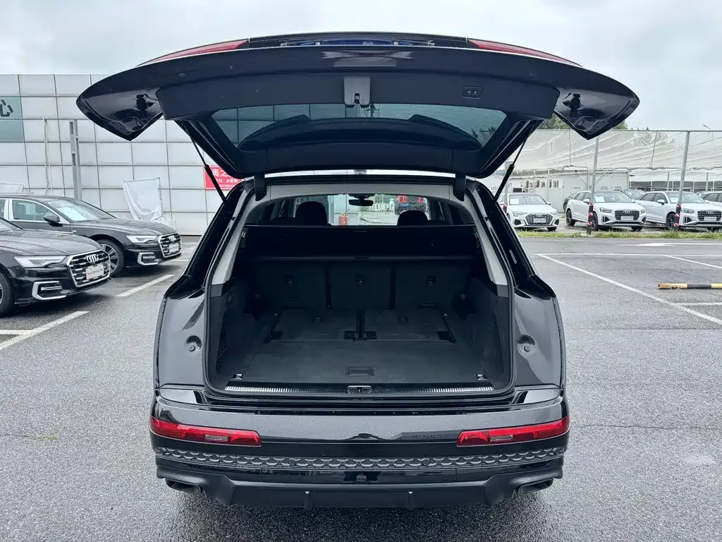 Audi Q7 — фото 7