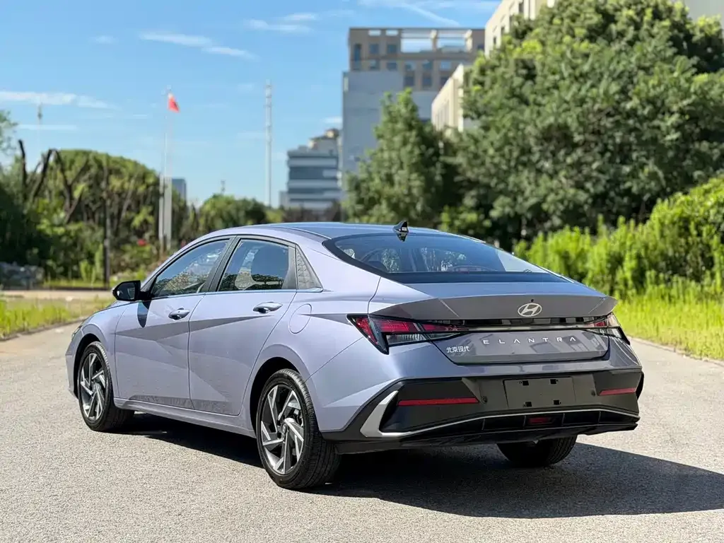 Hyundai Elantra — фото 10