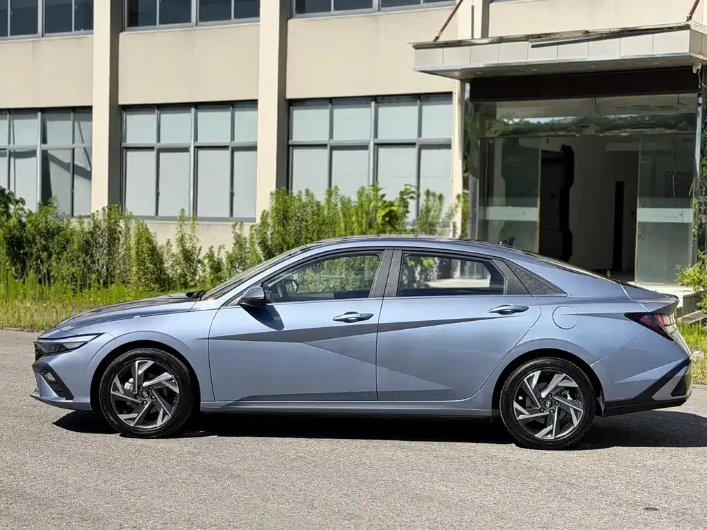 Hyundai Elantra — фото 8