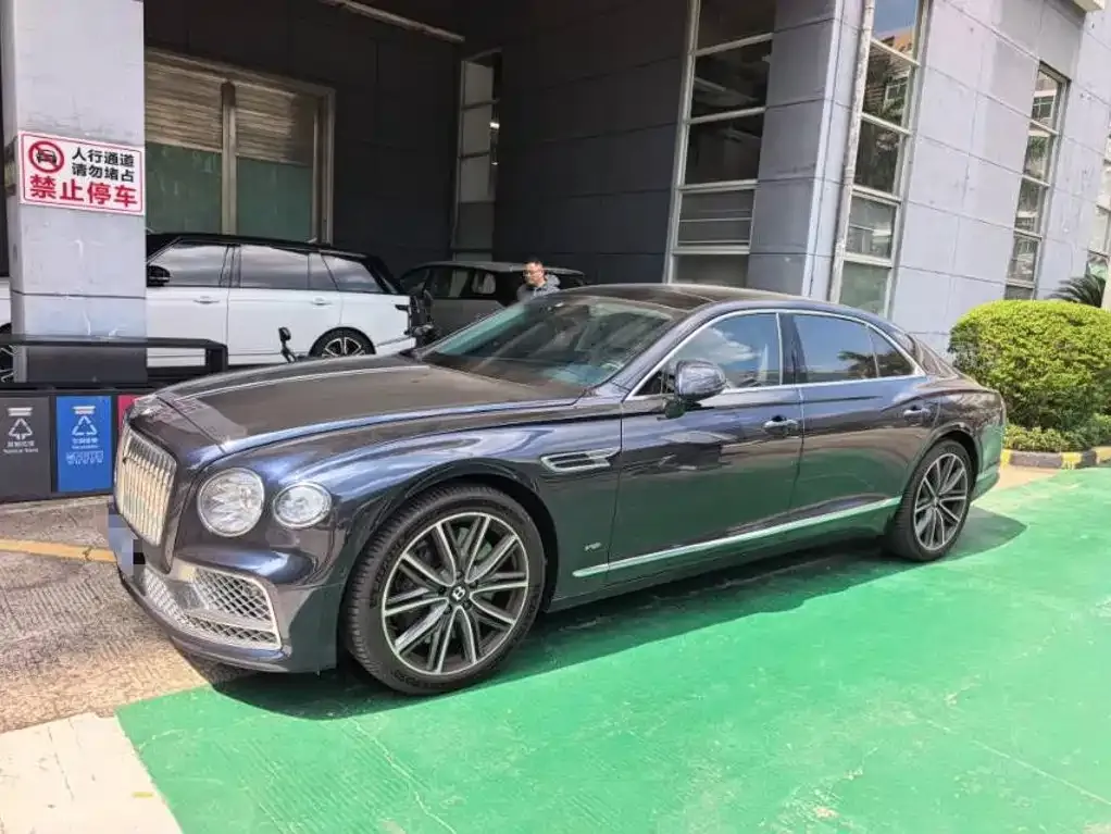 Bentley Flying Spur — фото 2