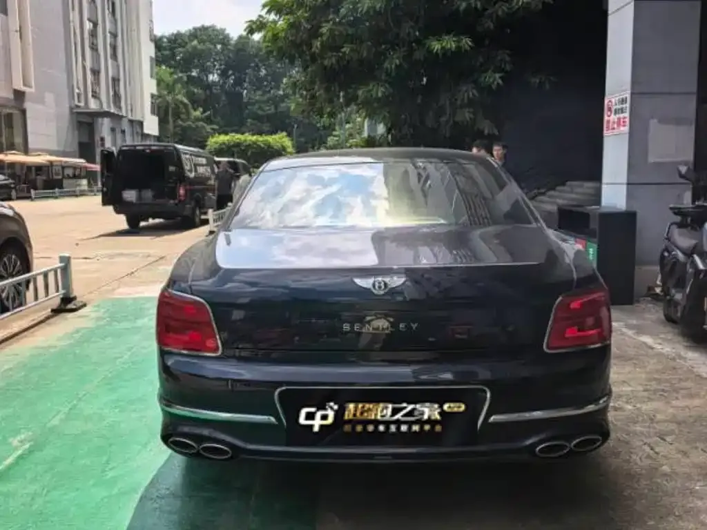 Bentley Flying Spur — фото 5