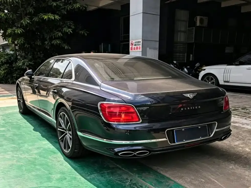Bentley Flying Spur — фото 3