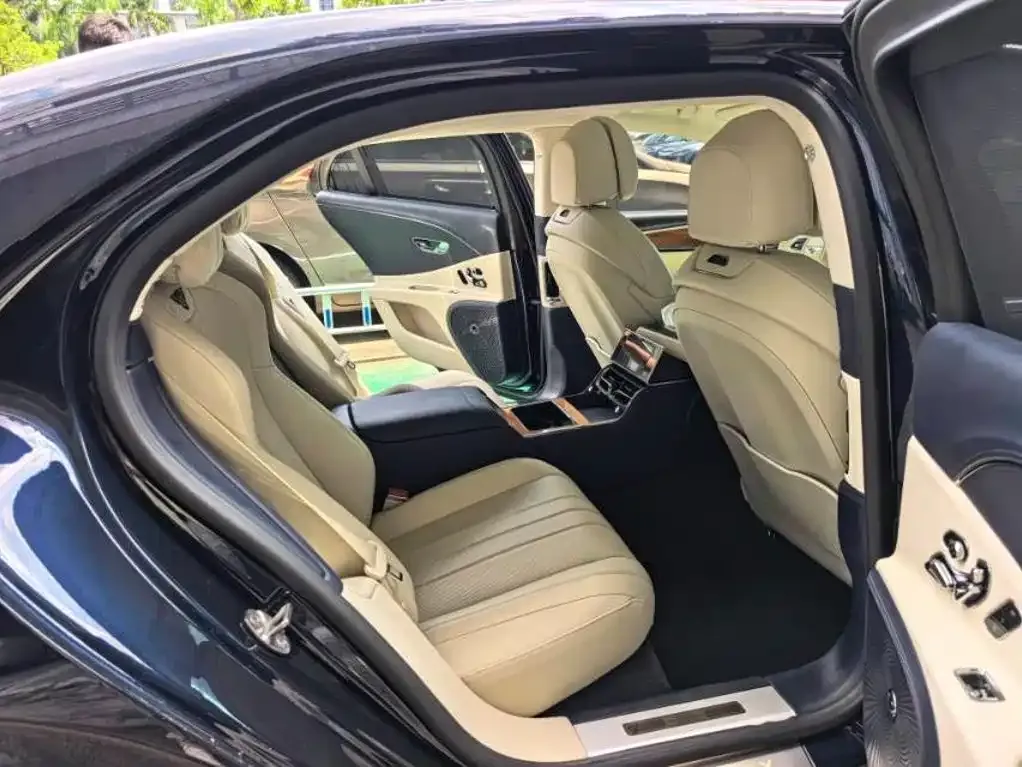 Bentley Flying Spur — фото 6