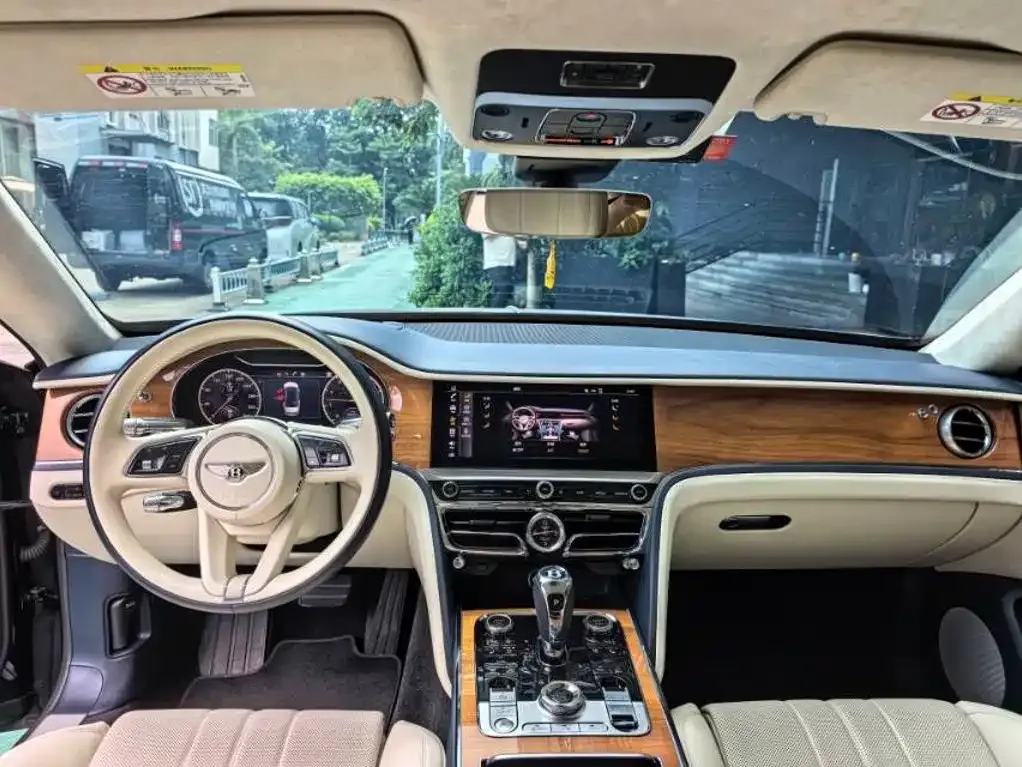 Bentley Flying Spur — фото 8