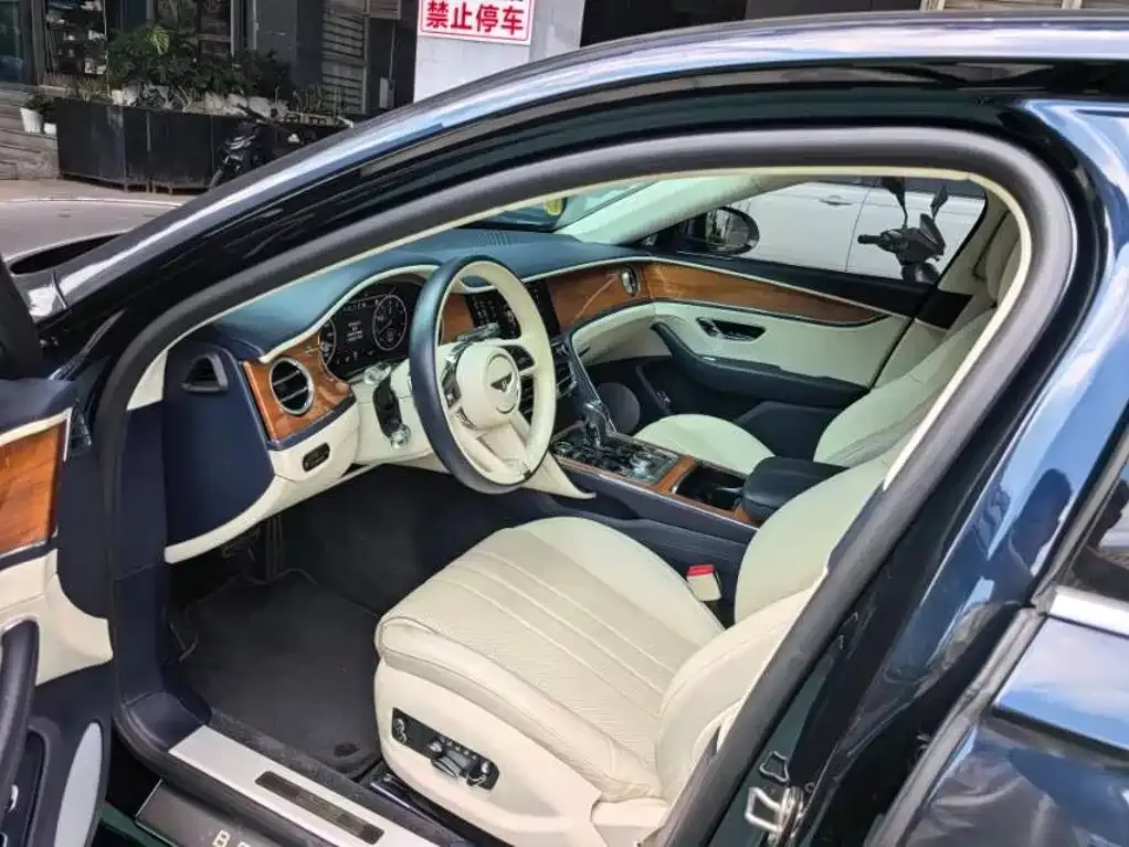 Bentley Flying Spur — фото 4