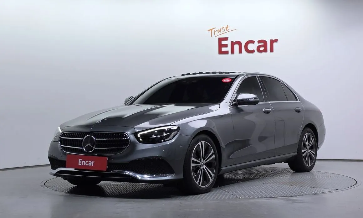 Mercedes-Benz E-Class — фото 1