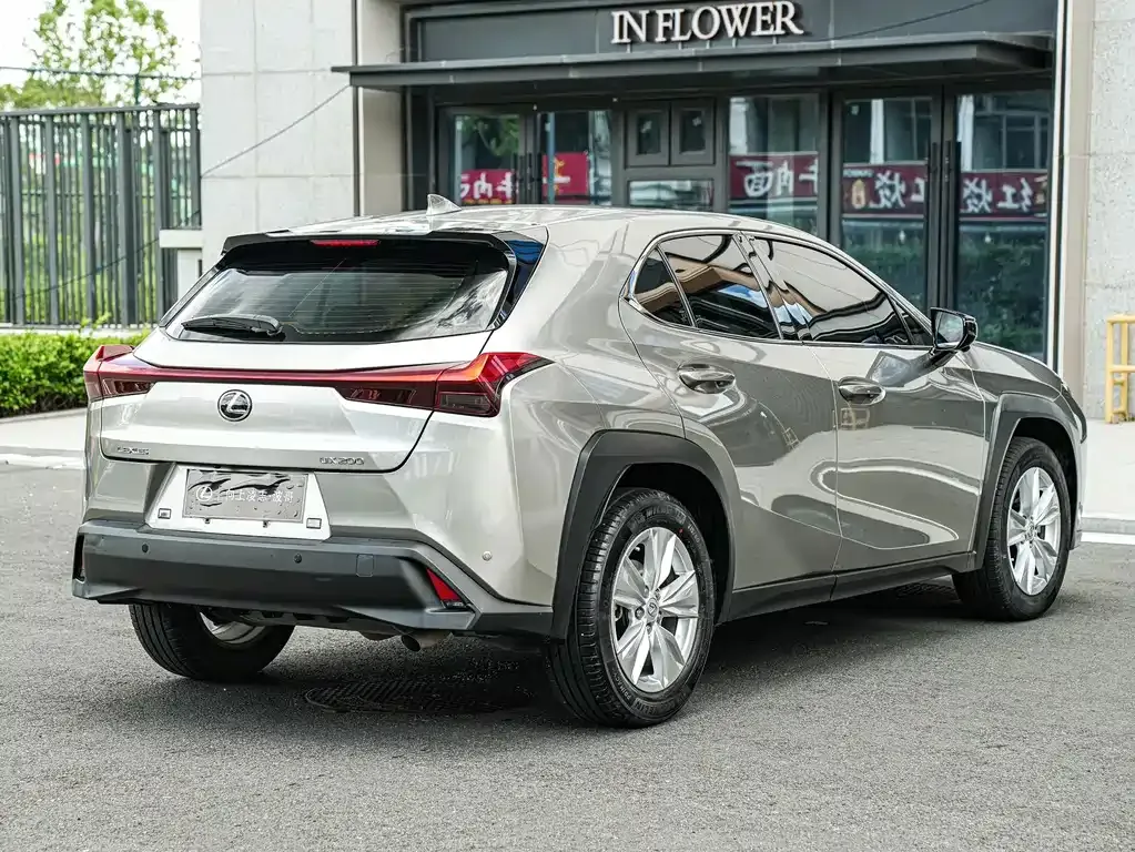Lexus UX — фото 9